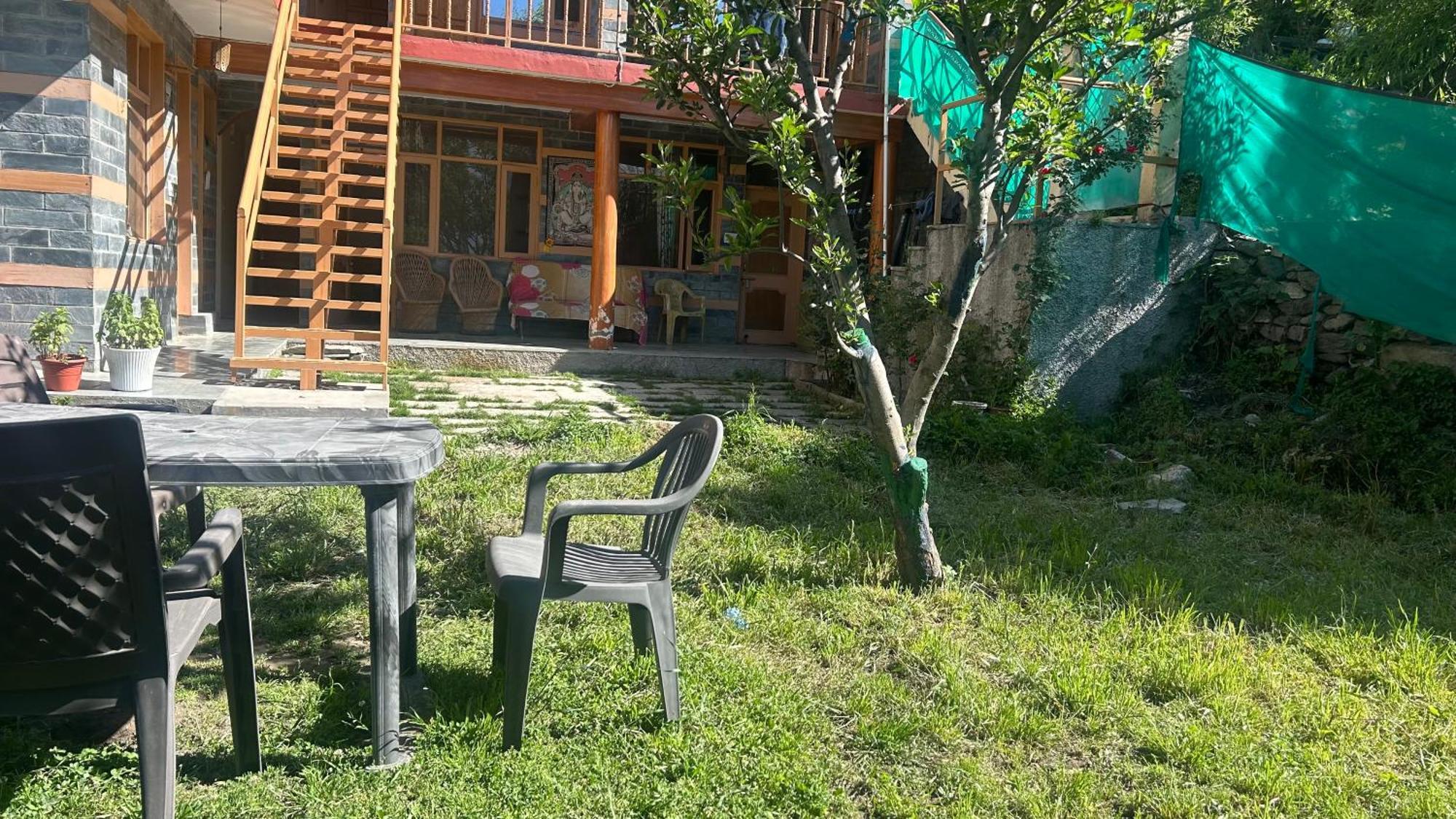 Sunface Homestay Manāli Eksteriør bilde