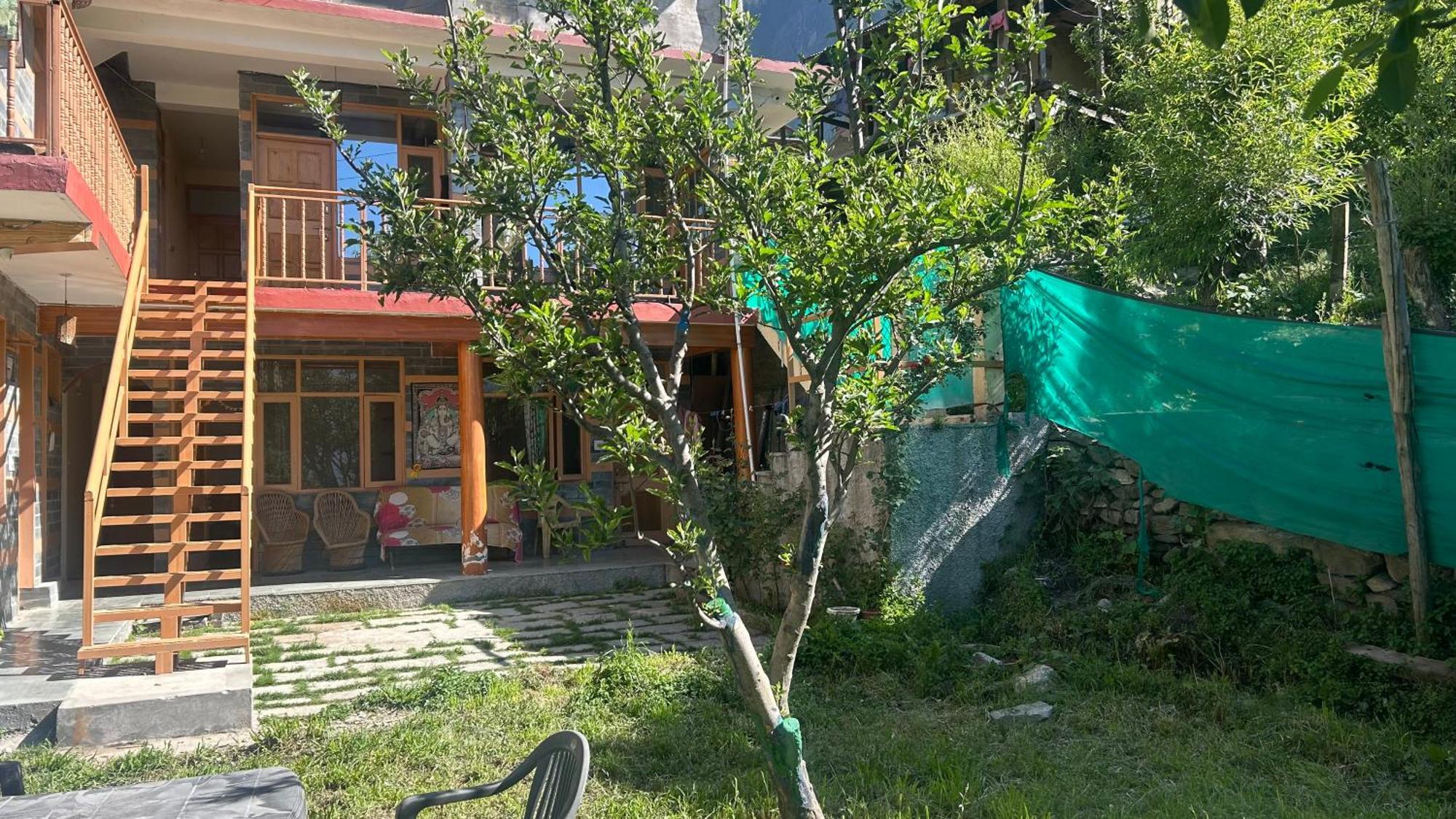 Sunface Homestay Manāli Eksteriør bilde