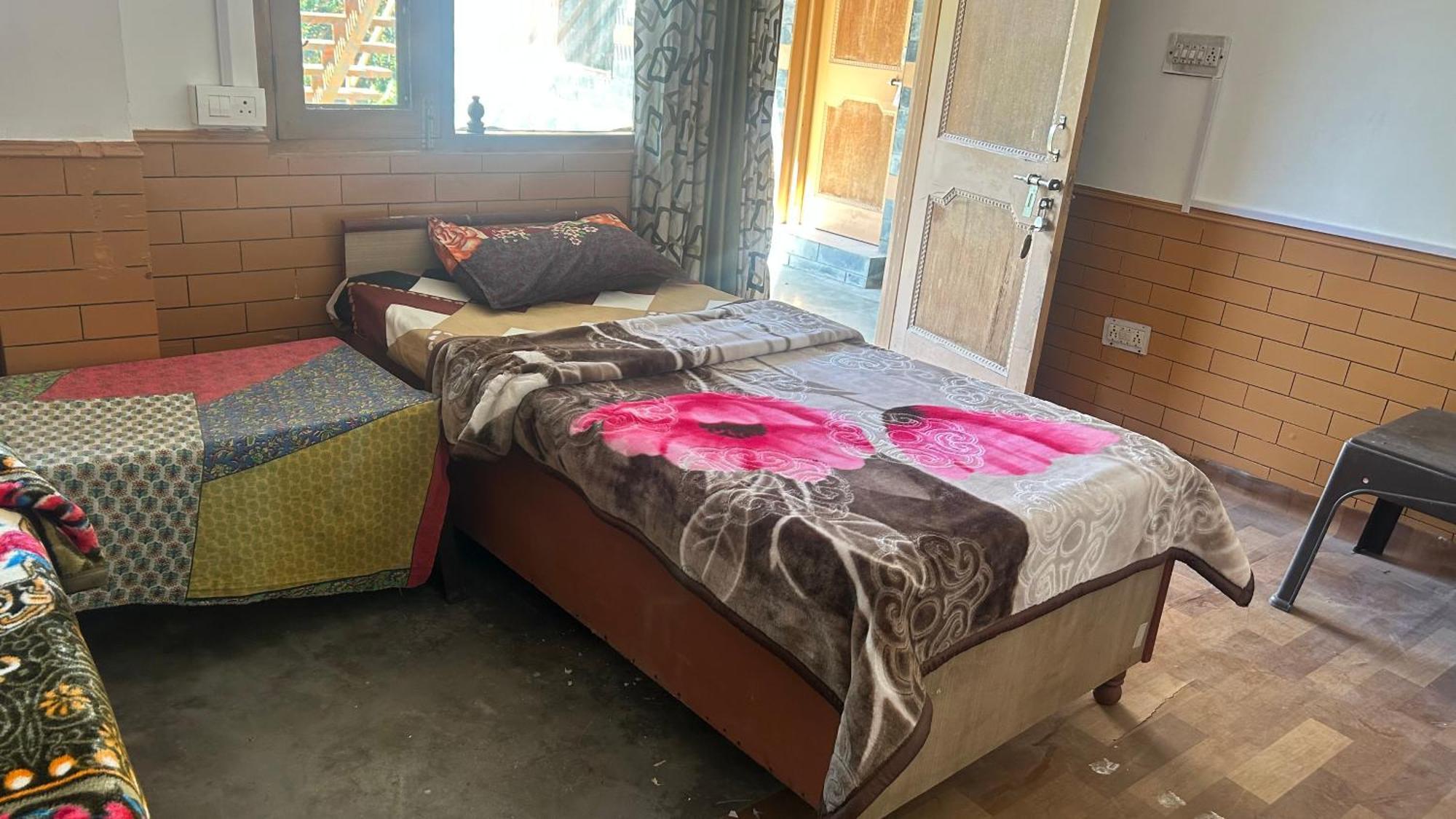 Sunface Homestay Manāli Eksteriør bilde